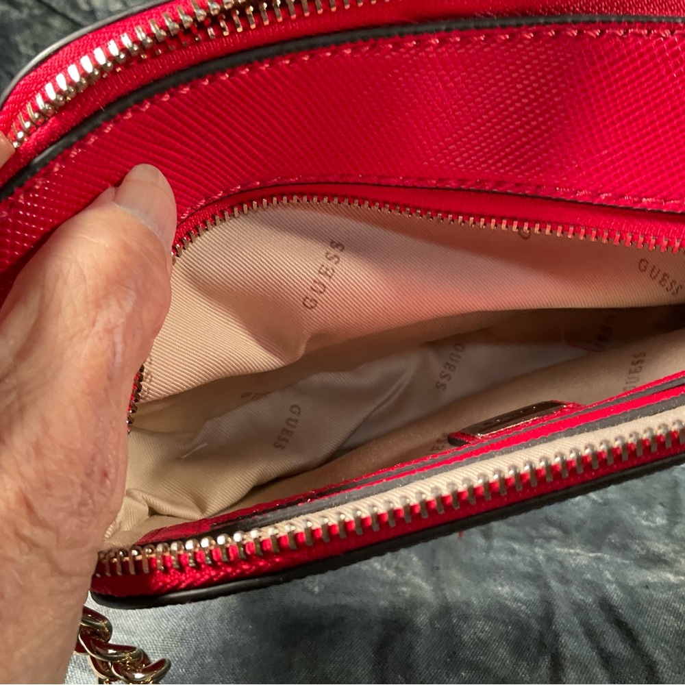Guess red shoulder strap bag. - Picture 3 of 4